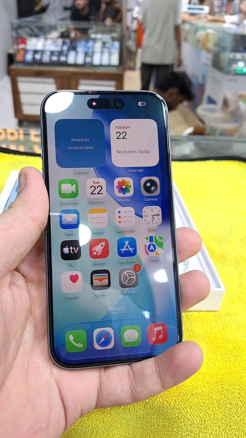 Apple iPhone 16 4