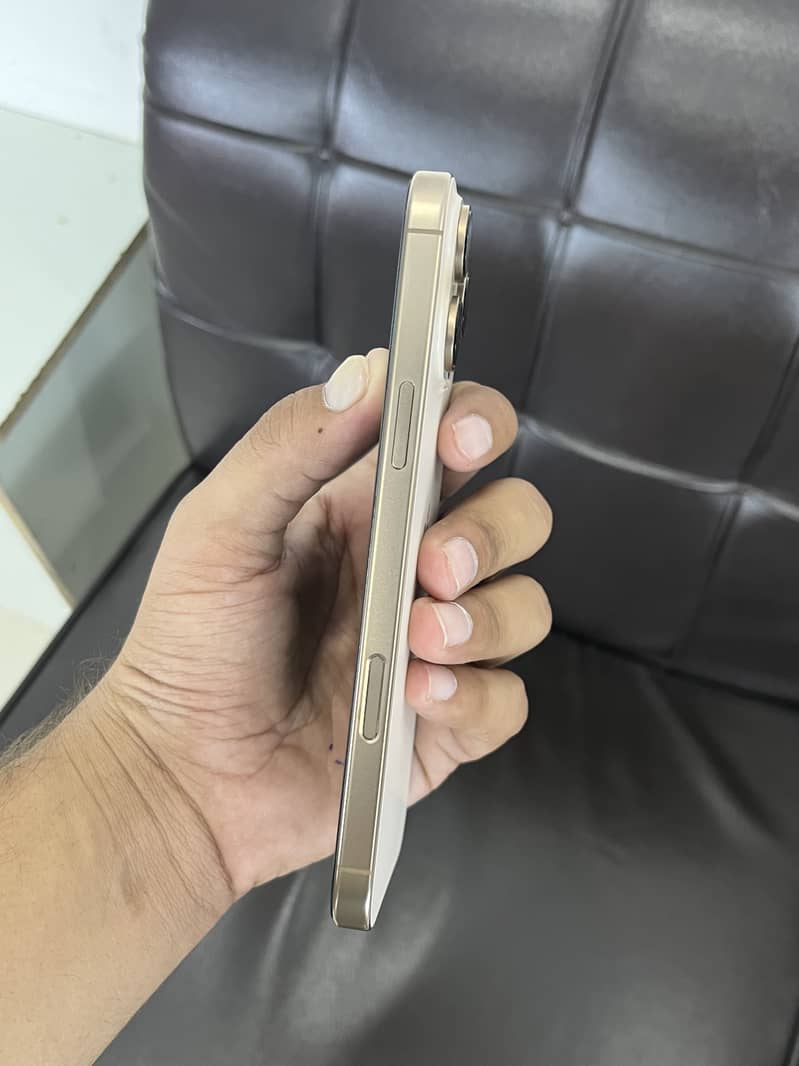Apple iPhone 16 Pro Max 5