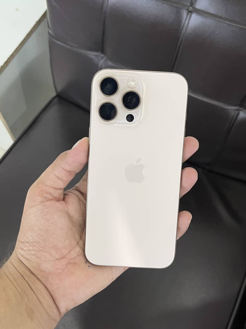 Apple iPhone 16 Pro Max 8