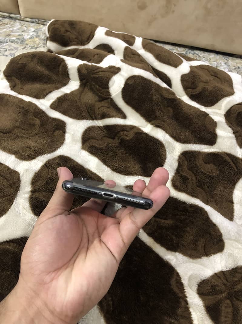 Apple iPhone X 3