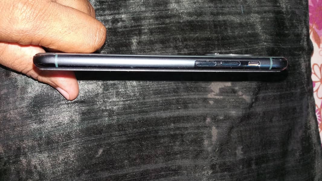 Apple iPhone 11 Pro Max 2