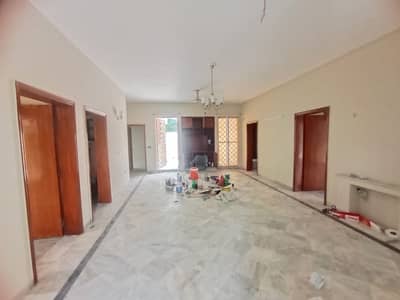 1 KANAL UPPER PORTION SEPARATE GATE AVAILABLE FOR RENT IN DHA PHASE 1