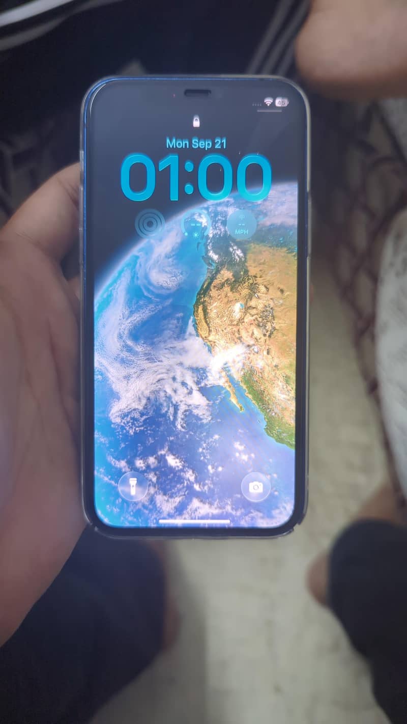 Apple iPhone 12 1