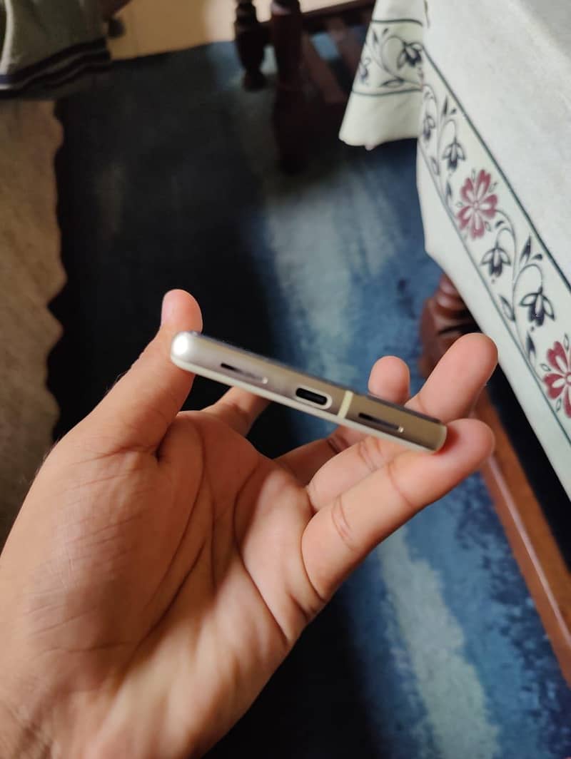 Google Pixel 7 4