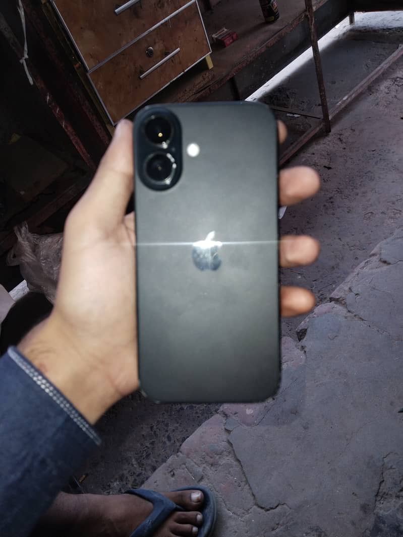 Apple iPhone 16 0