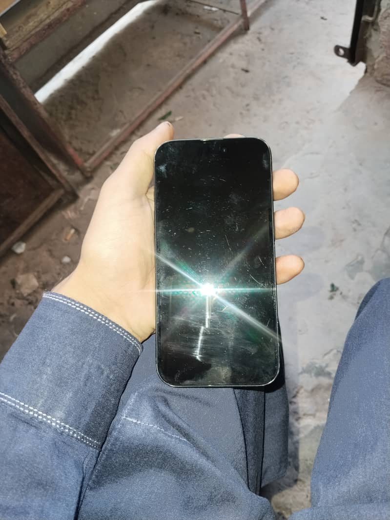 Apple iPhone 16 2