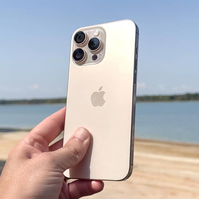 Apple iPhone 16 Pro Max 0