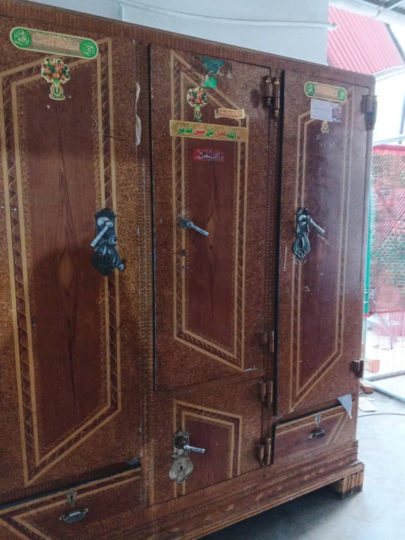 wardrobe 0
