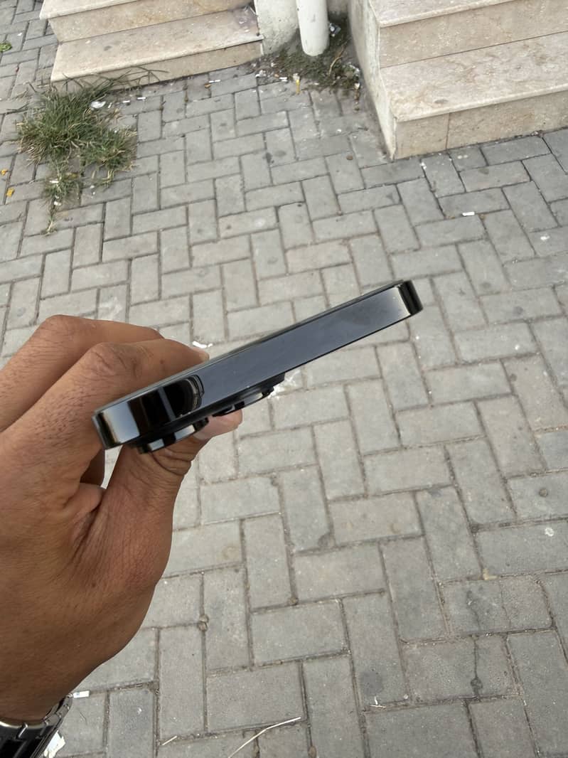 Apple iPhone 14 Pro Max 1