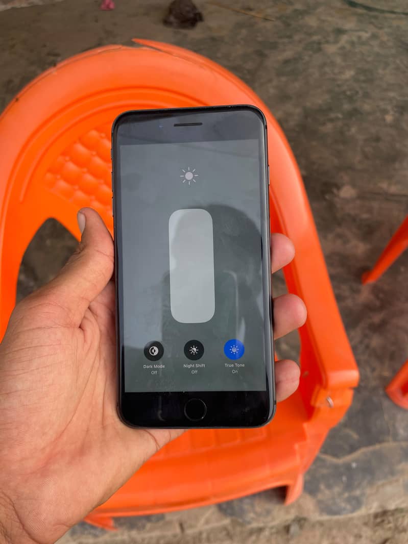 Apple iPhone 8 Plus 1