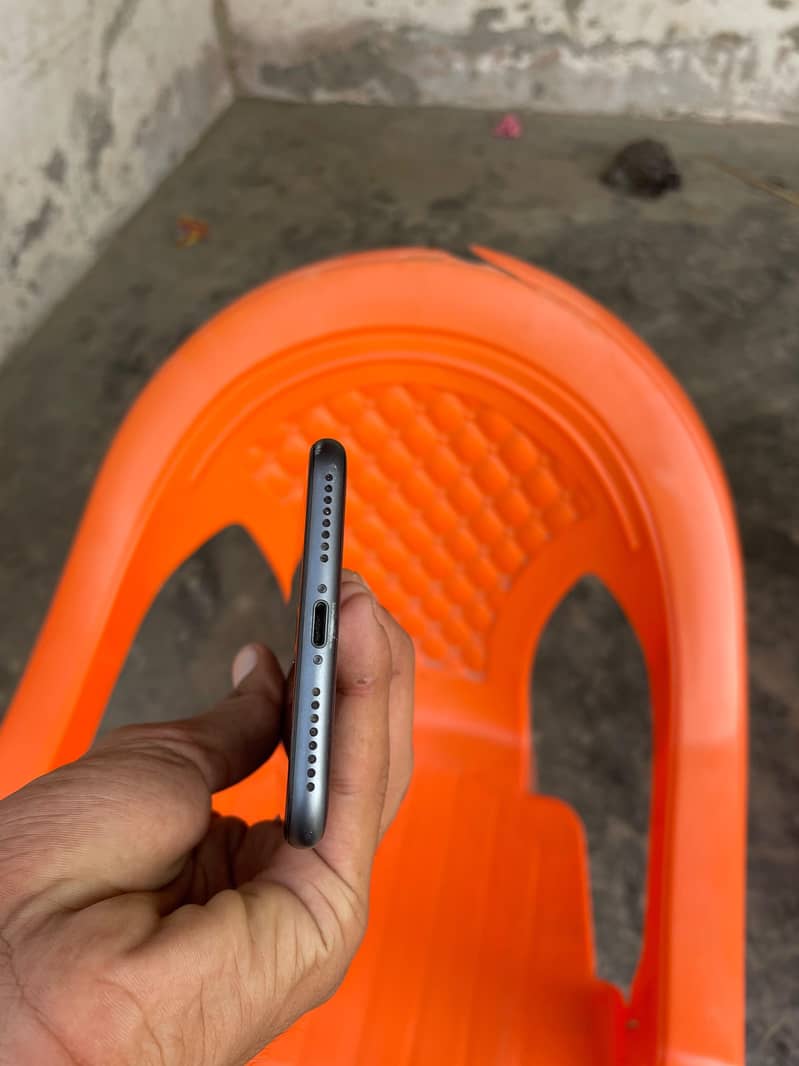 Apple iPhone 8 Plus 3