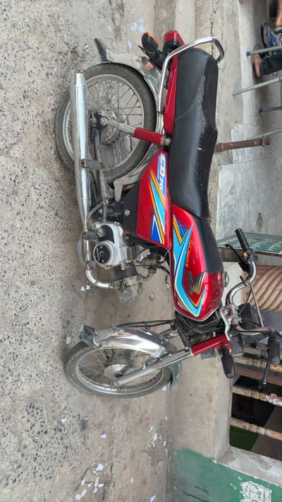 Single hand use Neat and clean condition just buy and drive