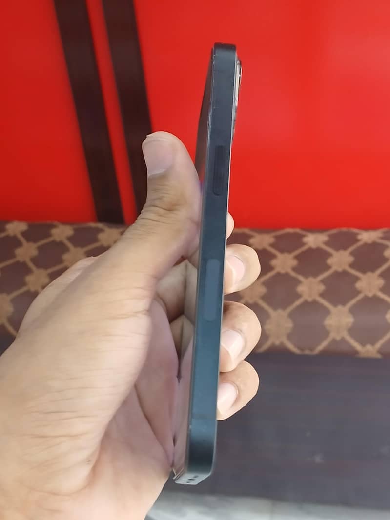 Apple iPhone 13 2