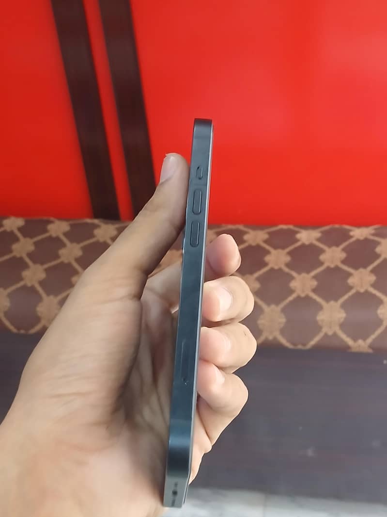 Apple iPhone 13 4