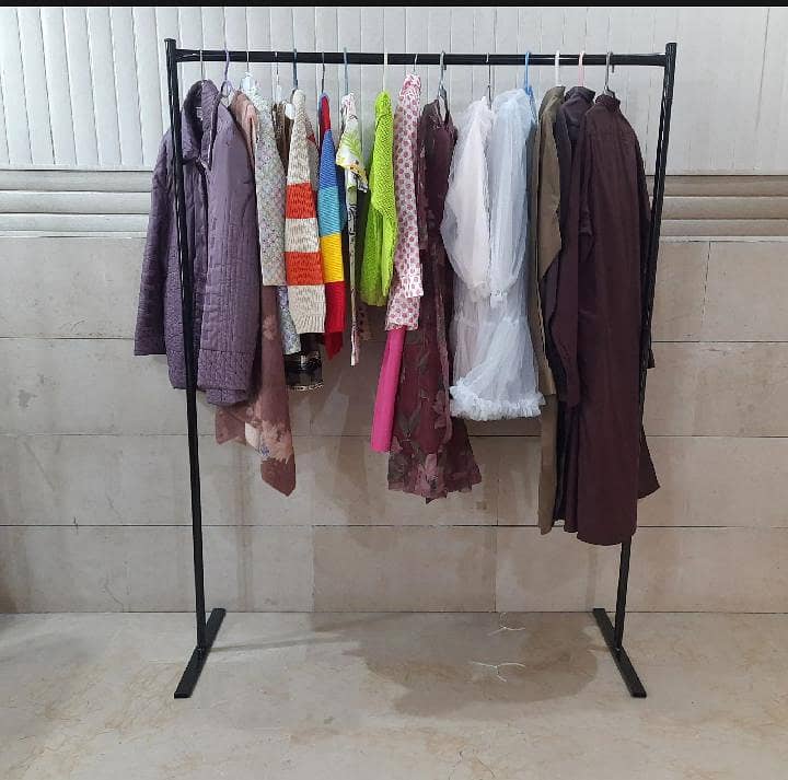CLOTHES HANGING STAND 0