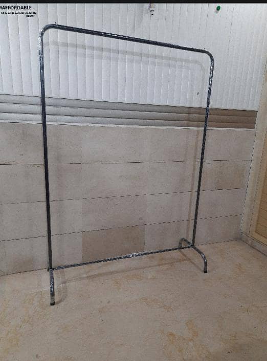 CLOTHES HANGING STAND 1