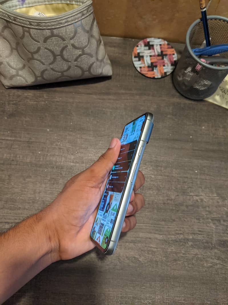 Google Pixel 8 4