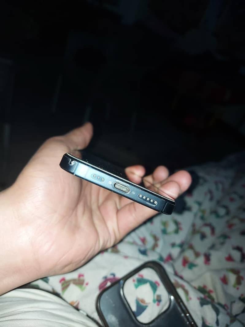 Apple iPhone 15 Pro 1