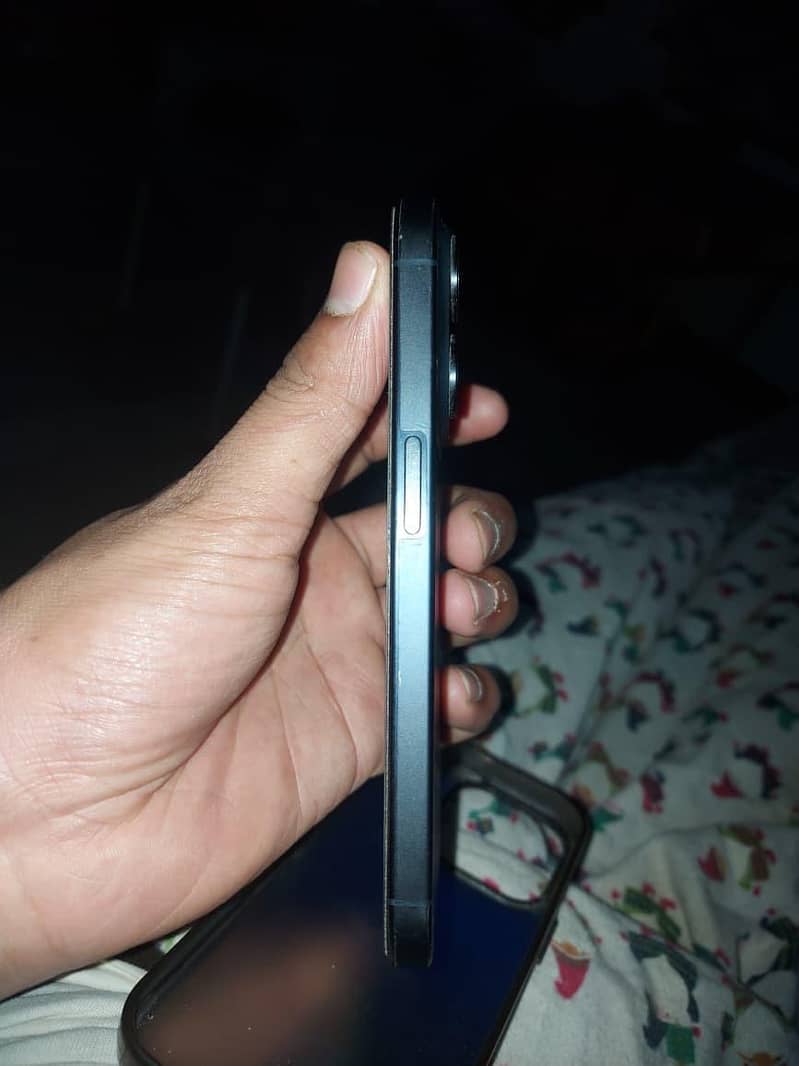 Apple iPhone 15 Pro 2
