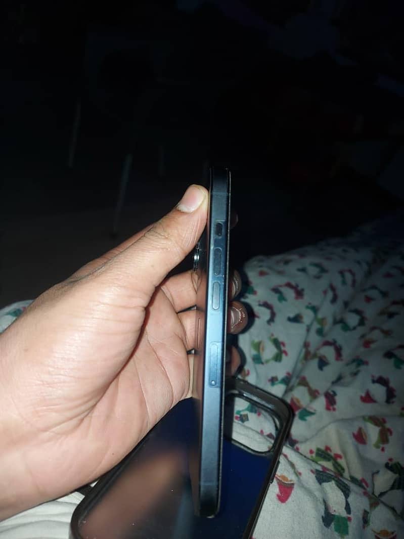 Apple iPhone 15 Pro 3
