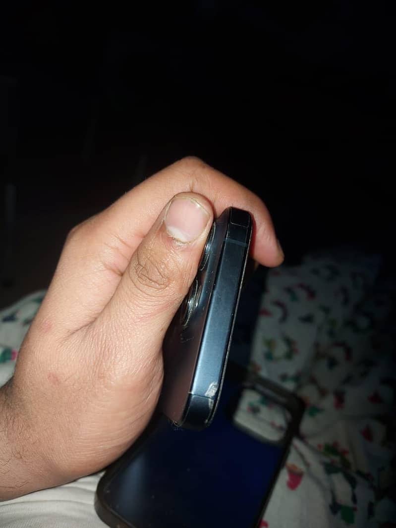 Apple iPhone 15 Pro 4