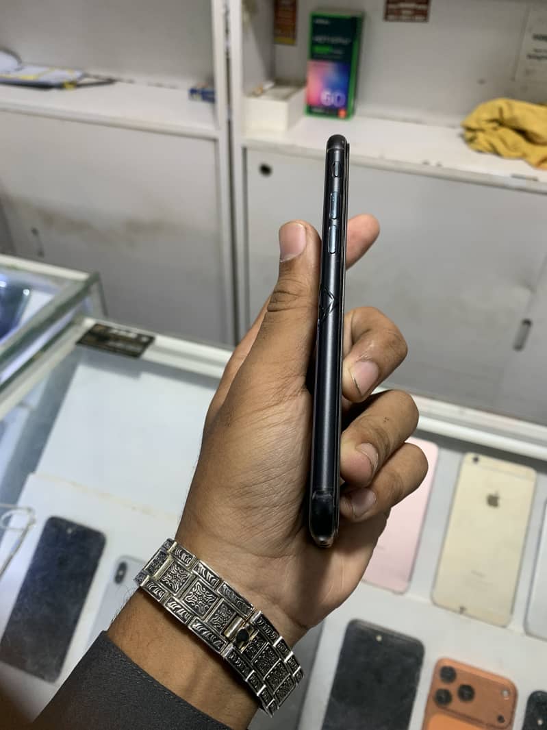 Apple iPhone SE 6