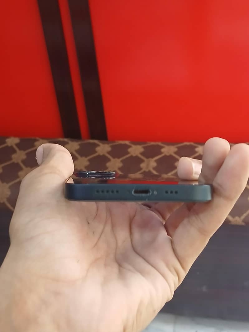 Apple iPhone 13 4