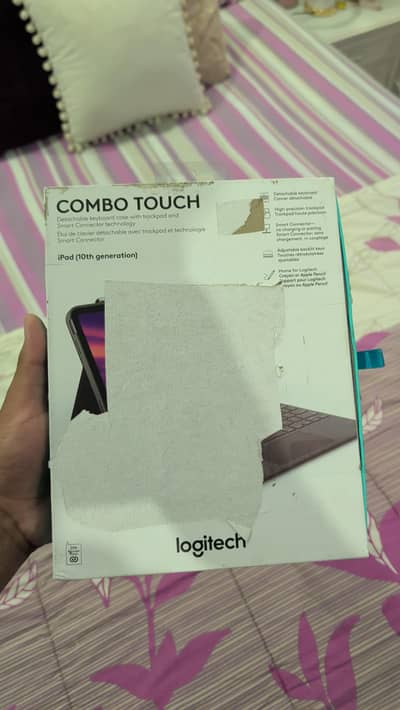 LOGITECH COMBO TOUCH for iPad (10th Gen)