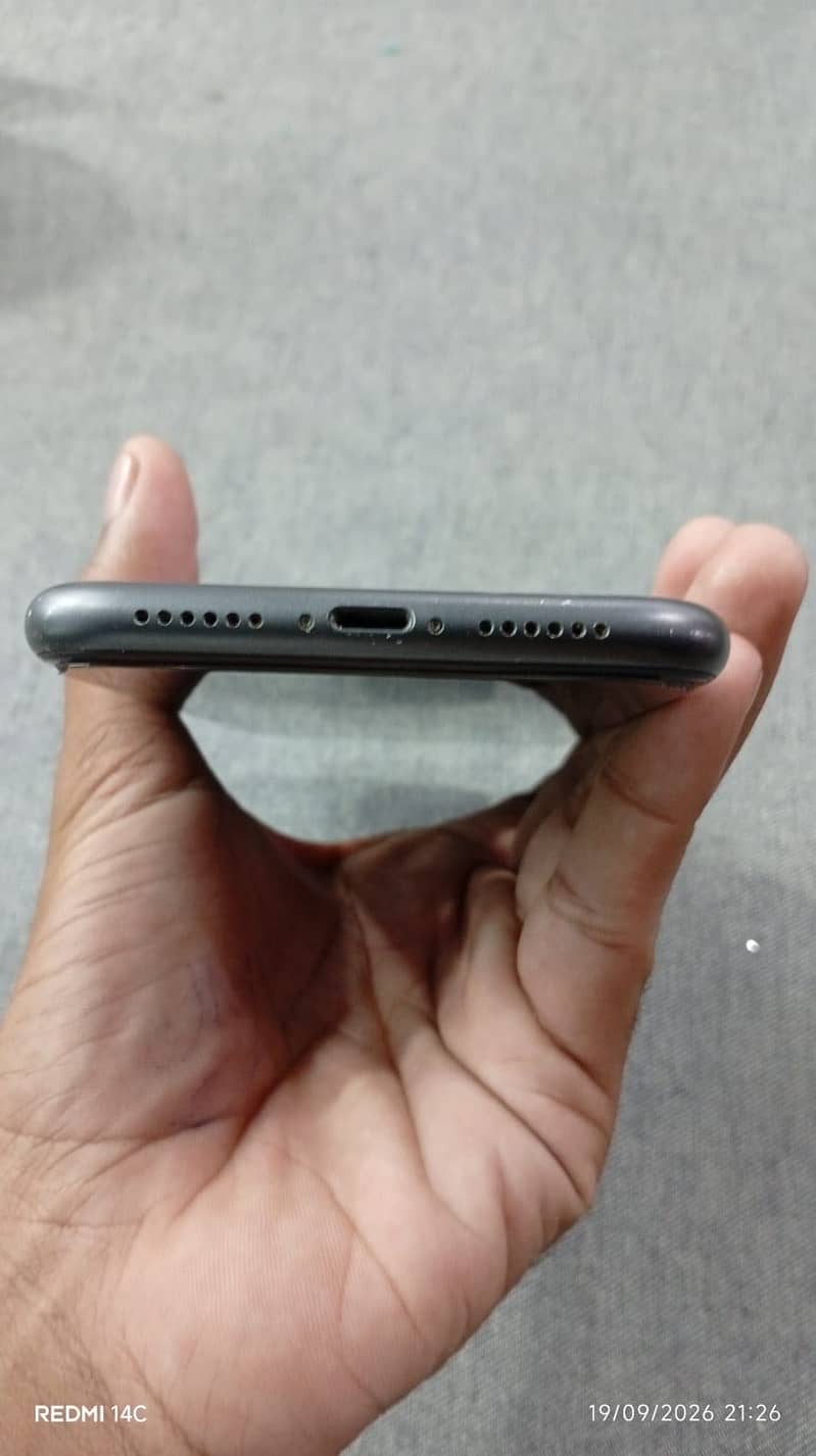 Apple iPhone 11 4