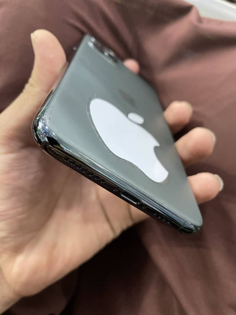 Apple iPhone 11 Pro Max 0