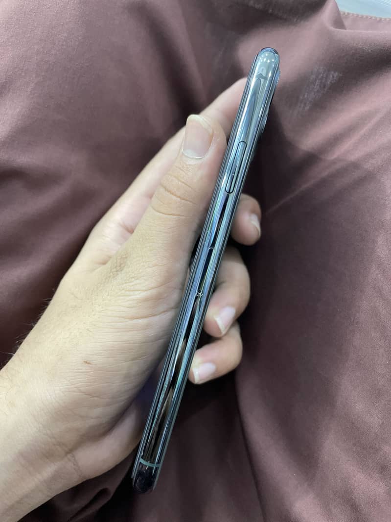 Apple iPhone 11 Pro Max 6