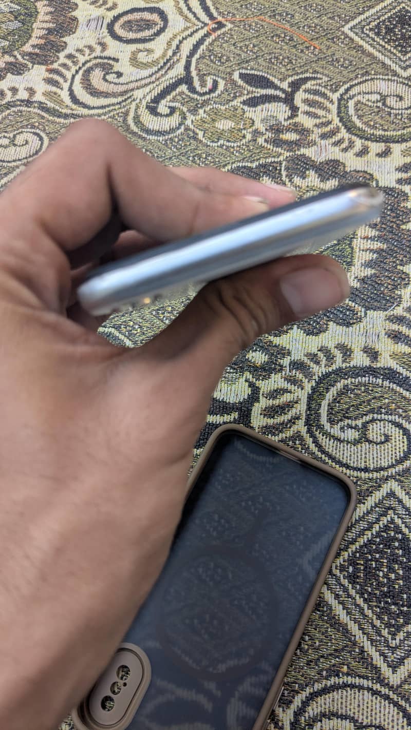 Apple iPhone X 3