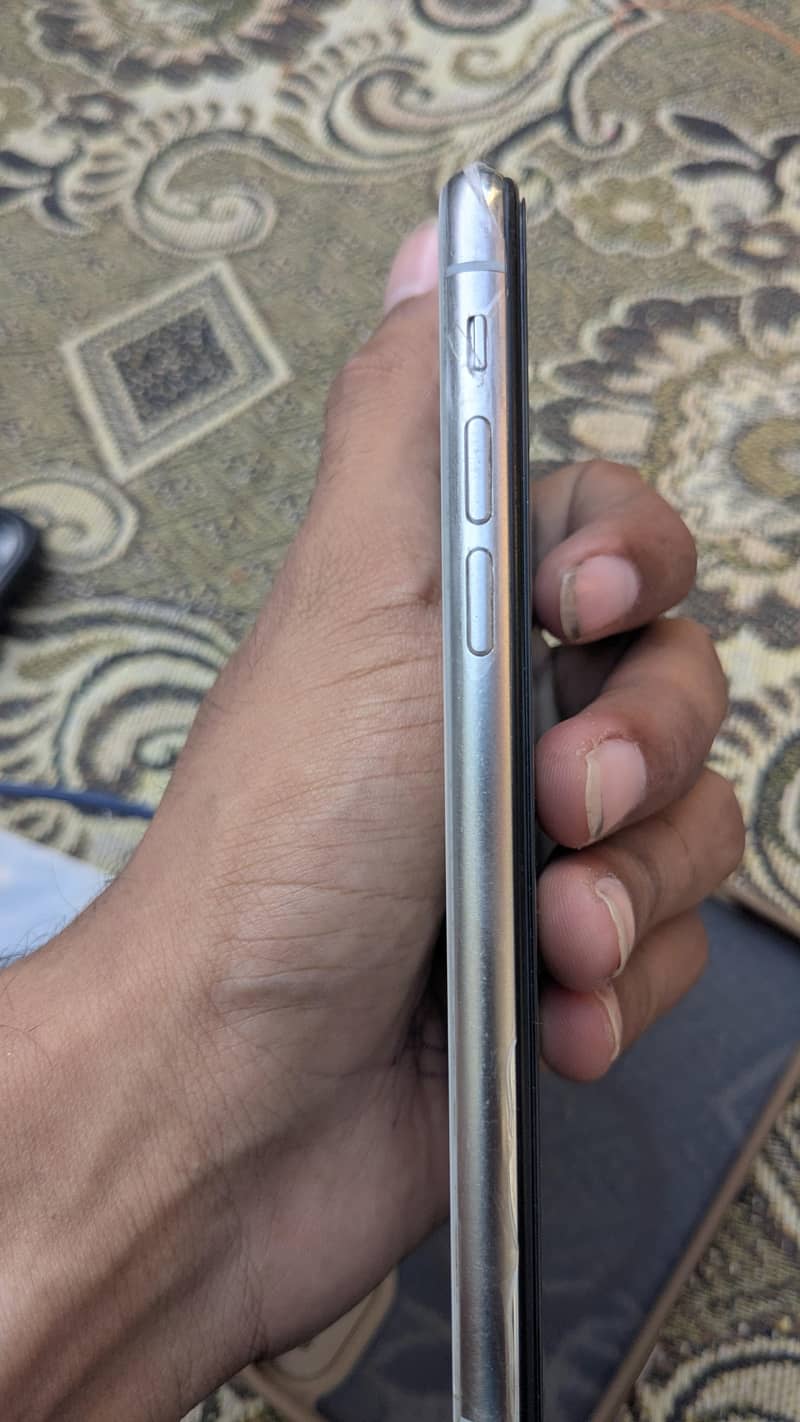 Apple iPhone X 4