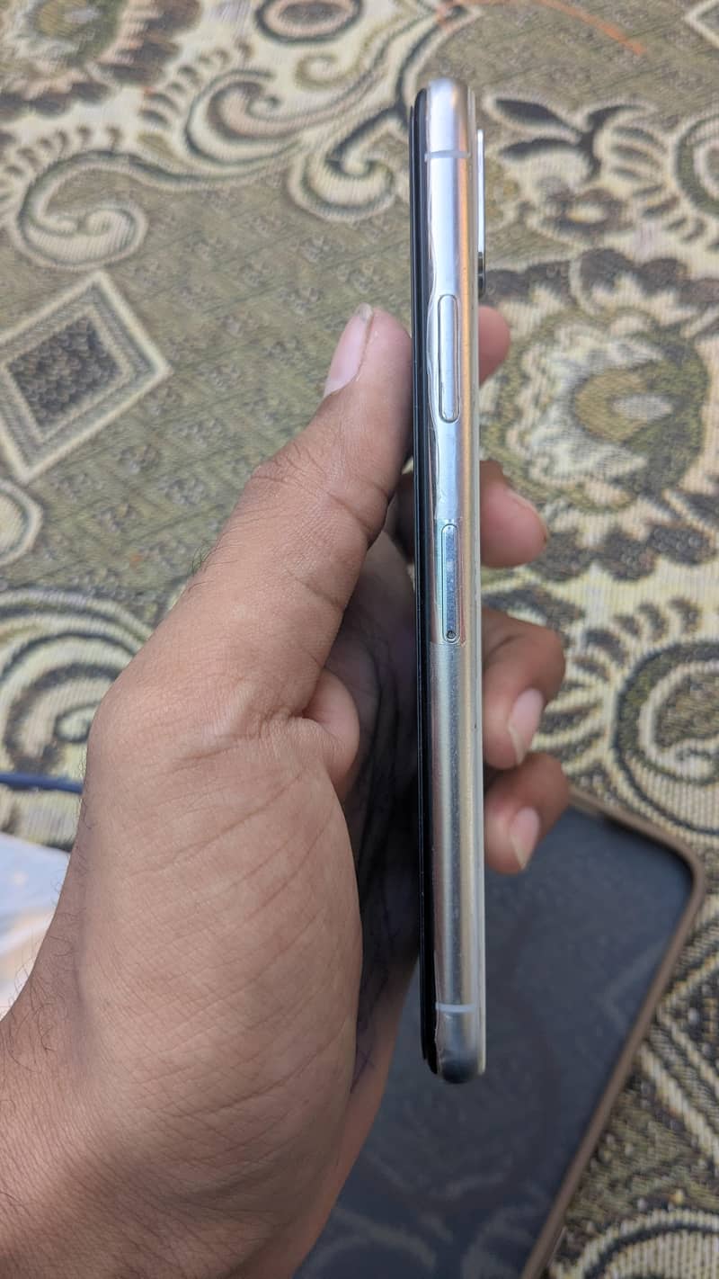 Apple iPhone X 5