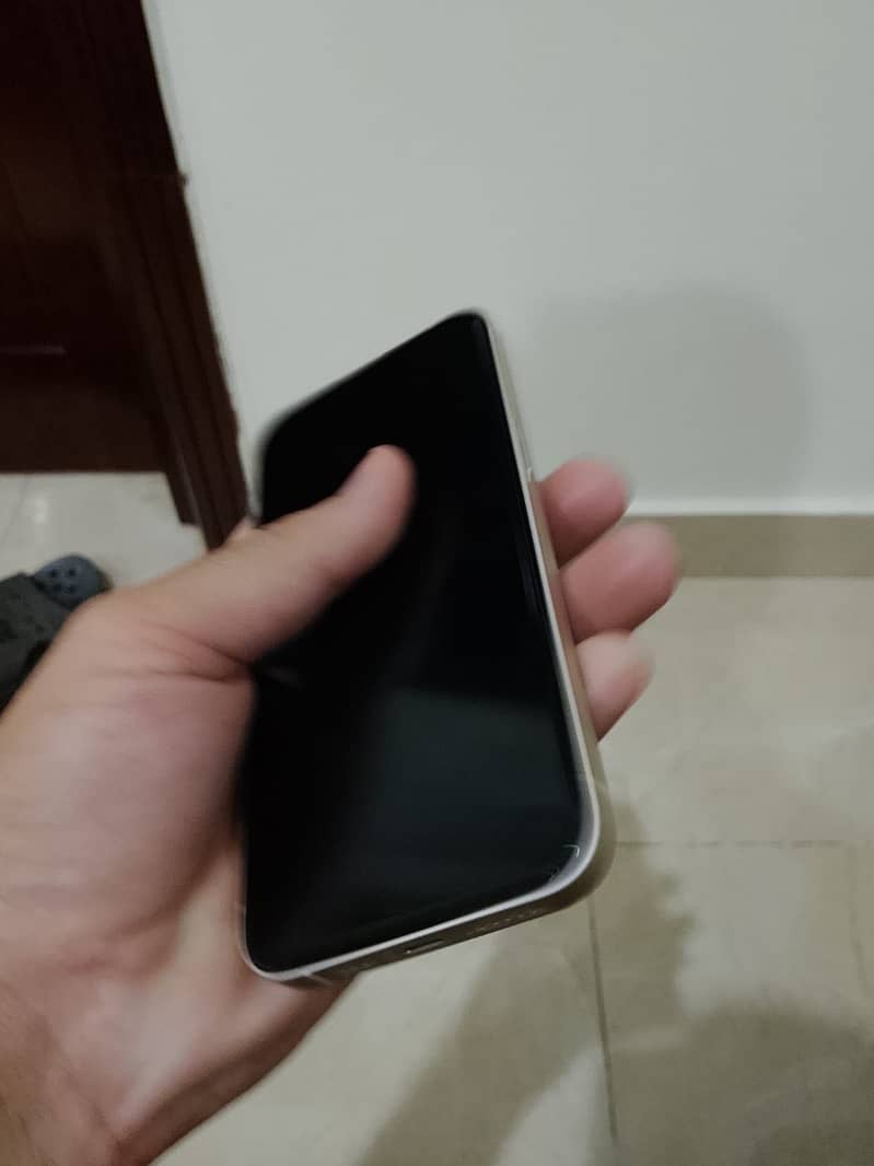 Apple iPhone 13 2