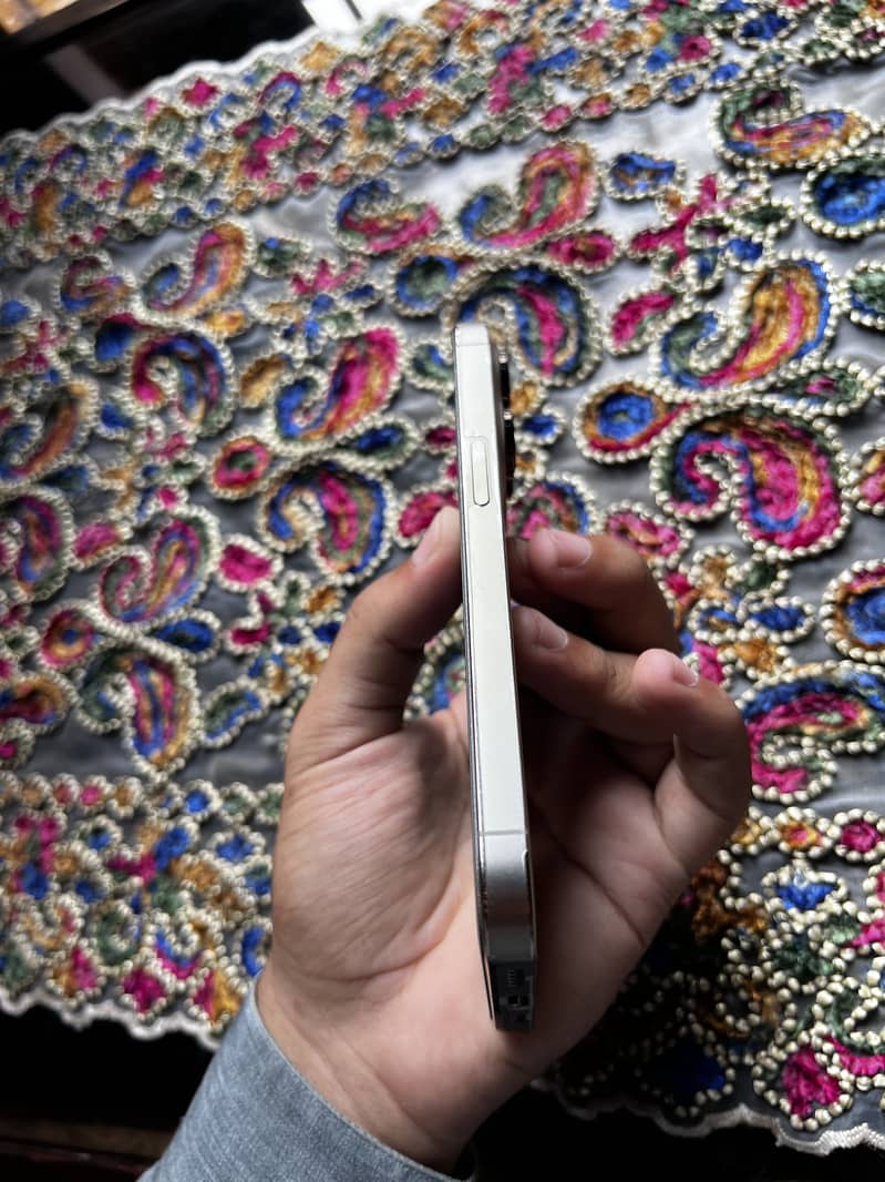 Apple iPhone 14 Pro 4