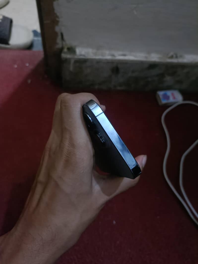 Apple iPhone 13 Pro 4