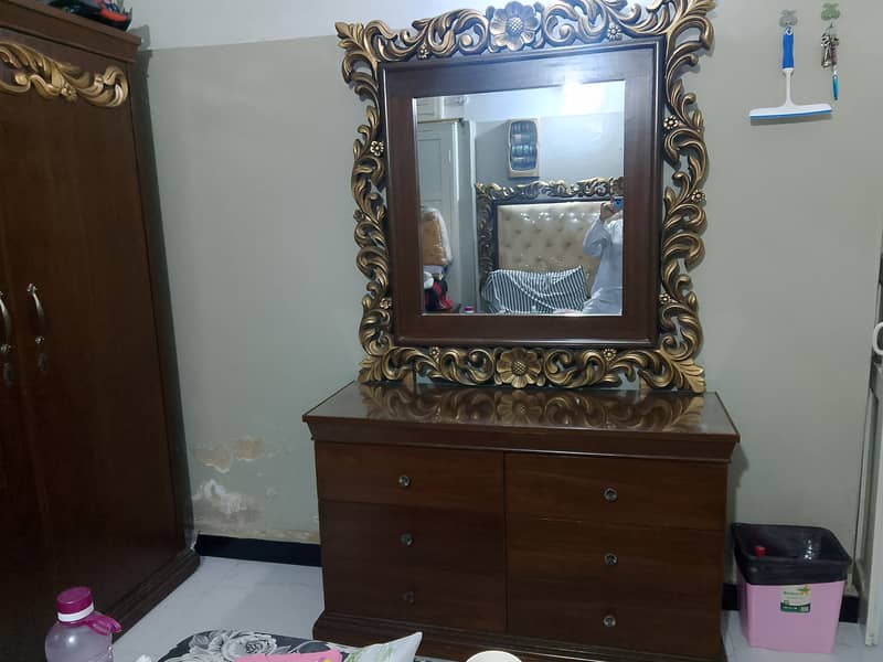 Dressing table 0