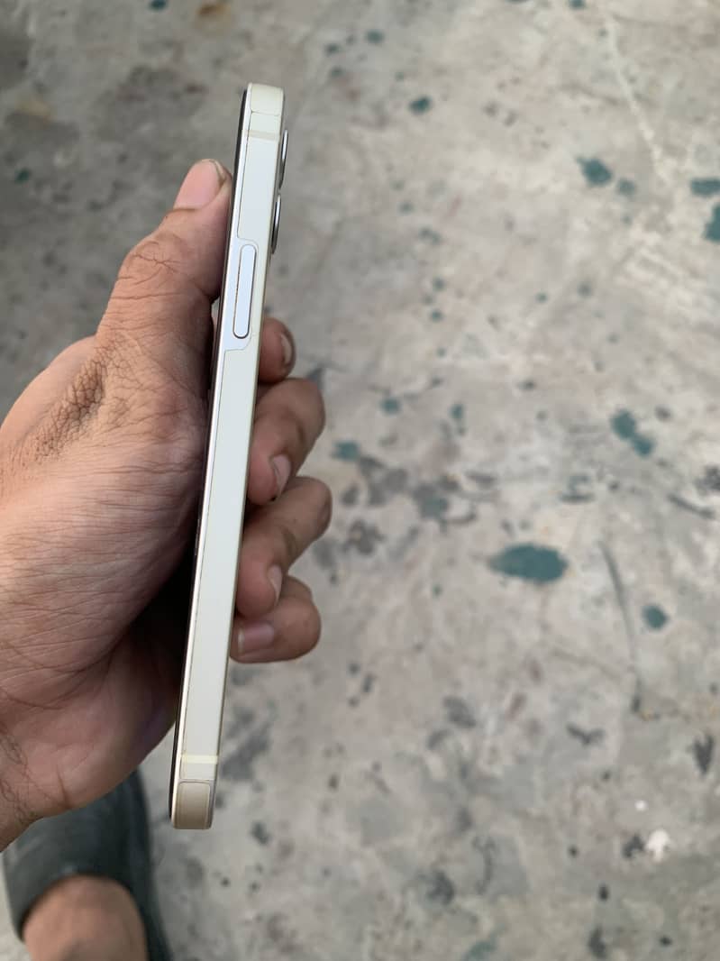 Apple iPhone 12 3