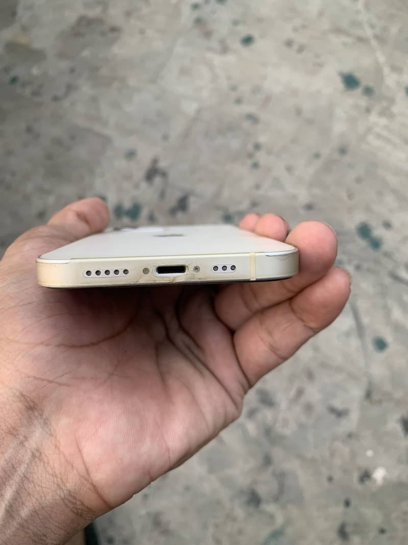 Apple iPhone 12 6