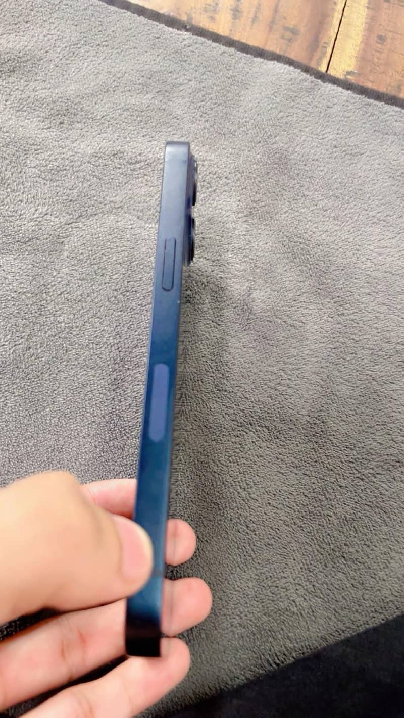 Apple iPhone 13 2