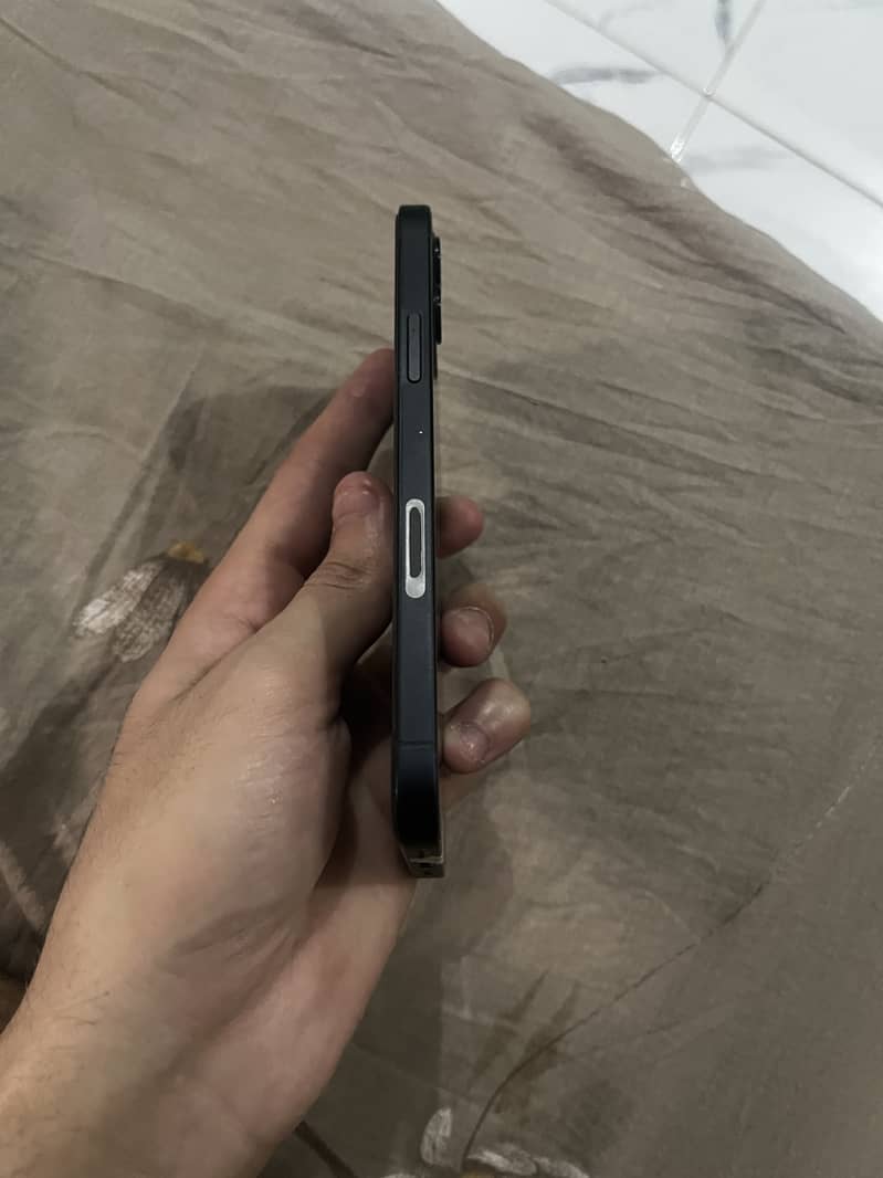 Apple iPhone 12 3
