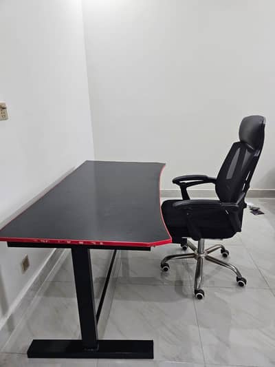 Computer chair with table