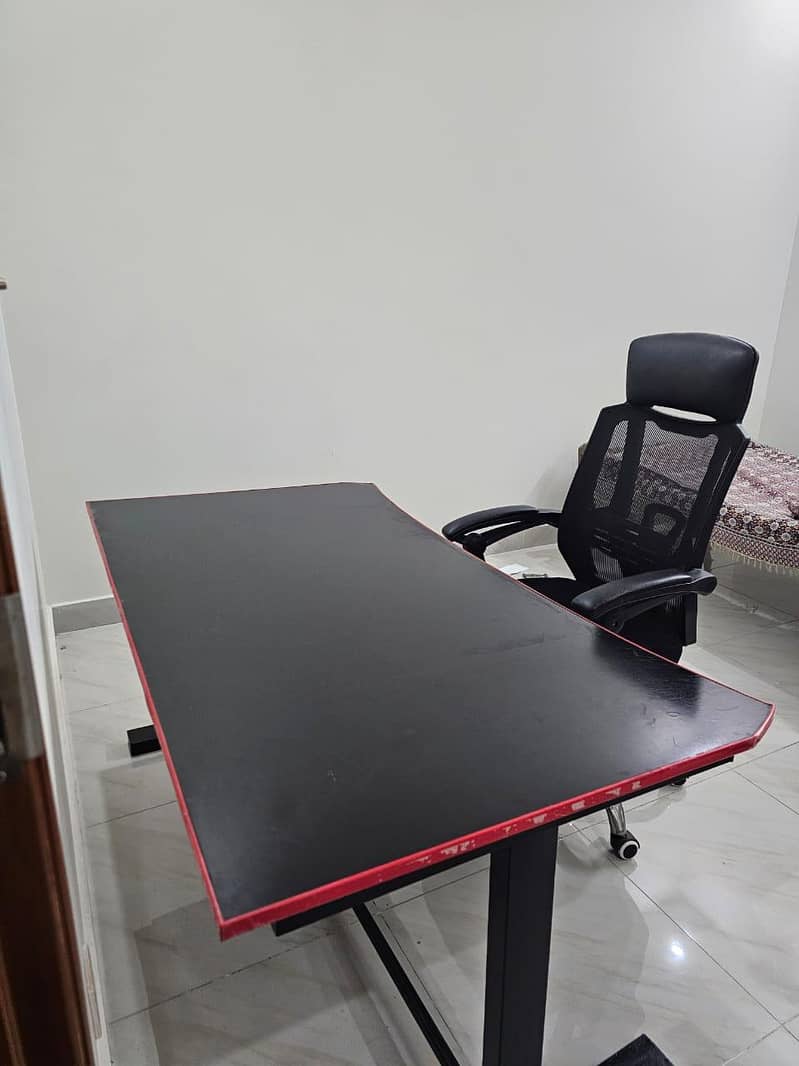Computer chair with table 1