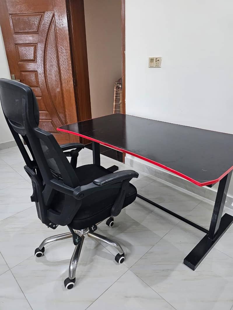 Computer chair with table 2