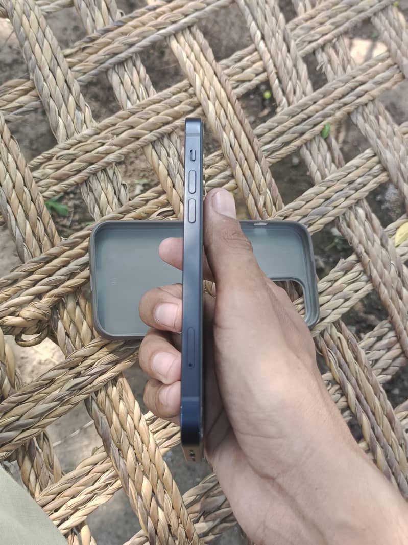 Apple iPhone 12 5