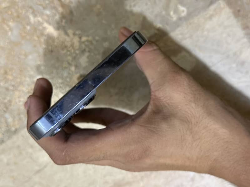 Apple iPhone 13 Pro Max 4