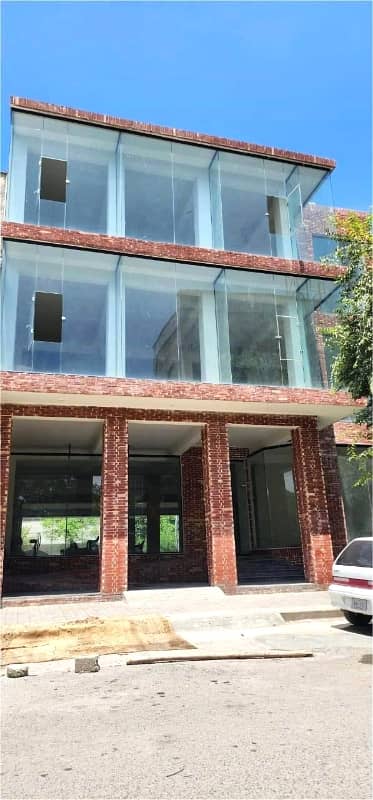 G-9 New 14,000 Sqft Plaza Lift Parking available on Rent