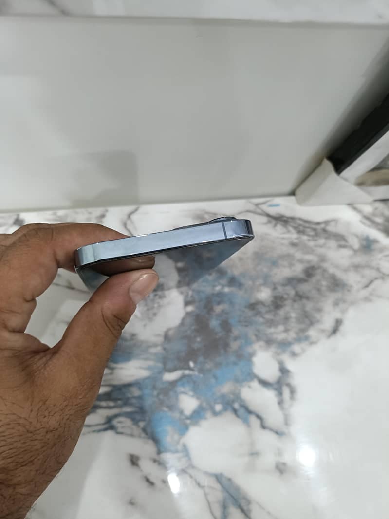 Apple iPhone 13 Pro Max 4