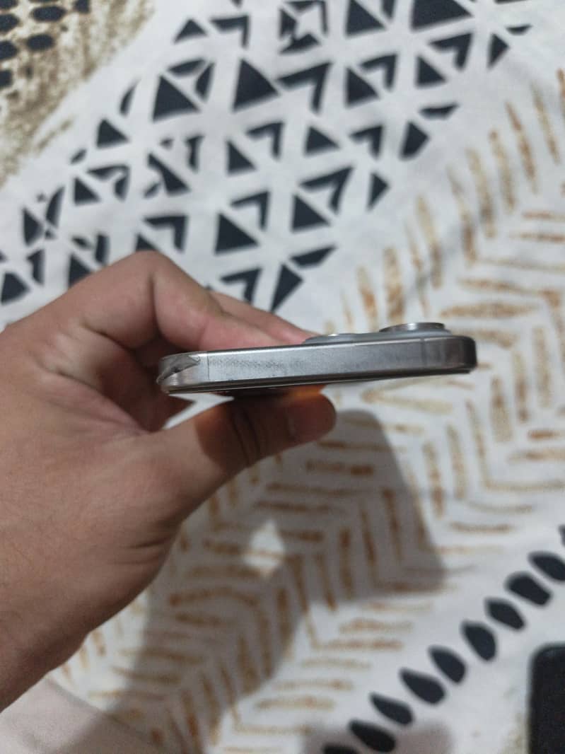 Apple iPhone 15 Pro Max 3